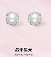 周六福 S925银淡水珍珠耳钉 - 星光华丽 美丽优雅